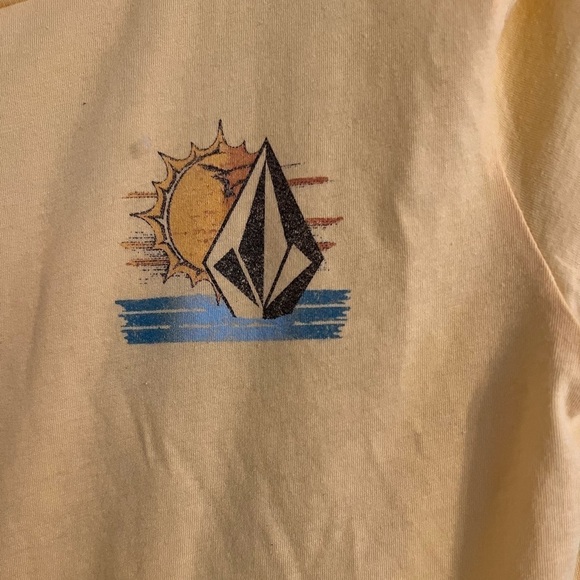 Volcom women’s t shirt - size xs - Picture 3 of 4